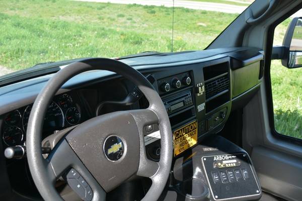 2015 Chevrolet G4500 ARBOC Spirit of Mobility 14 Passenger Shuttle for sale in Crystal Lake, TN – photo 10