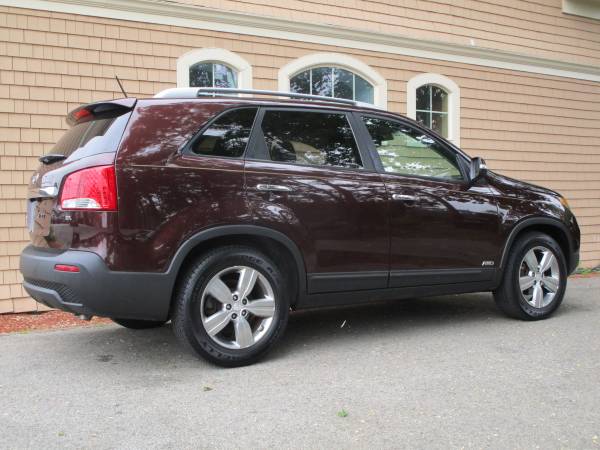 2013 Kia Sorento EX AWD, leather, roof, 3rd row seats,Clean Carfax -... for sale in Rowley, MA – photo 2