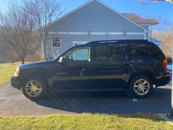 2006 GMC Envoy XL Denali - cars & trucks - by owner - vehicle... for sale in Saunderstown, RI – photo 2