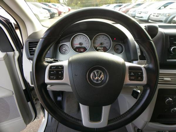 2011 Volkswagen Routan SE w/90K miles. 90 day warranty! for sale in Jordan, MN – photo 11