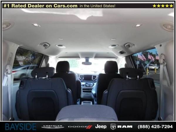 2017 Chrysler Pacifica Touring van Bright White Clearcoat for sale in Bayside, NY – photo 17