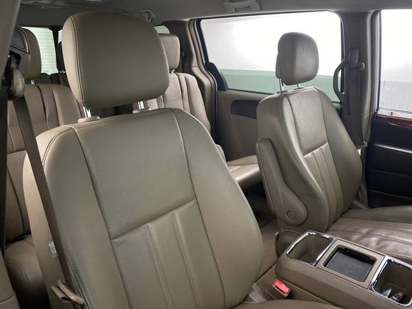 2016 Chrysler Town and Country Touring Minivan 4D van White -... for sale in Houston, TX – photo 21