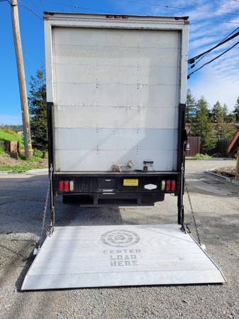 2005 GMC 4500 Box Truck 18 foot with Lift Gate - - by for sale in Medford, OR – photo 11