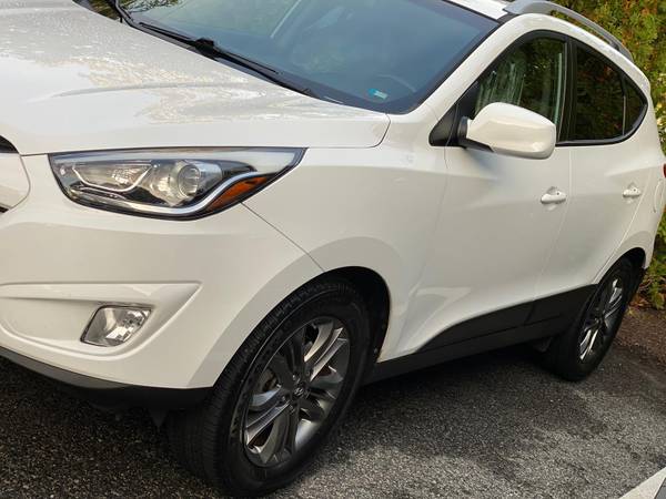 2015 HYUNDAI TUCSON SE / LMT - cars & trucks - by owner - vehicle... for sale in East Providence, MA – photo 4