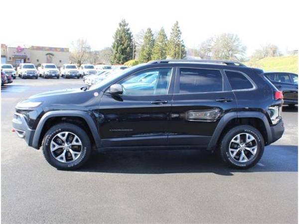 2015 Jeep Cherokee SUV Trailhawk (Brilliant Black Crystal for sale in Lakeport, CA – photo 4
