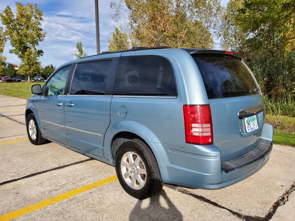 2010 Chrysler Town and Country Touring for sale in Chesterfield, MI – photo 9
