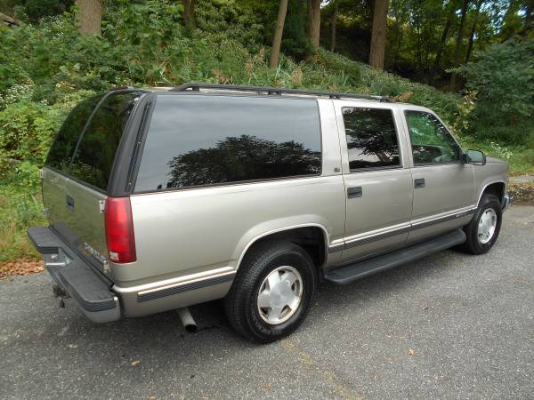Chevy Suburban 1500 LS 4x4 with 3rd Row Seats and Barn Doors for sale in Havertown, PA – photo 6