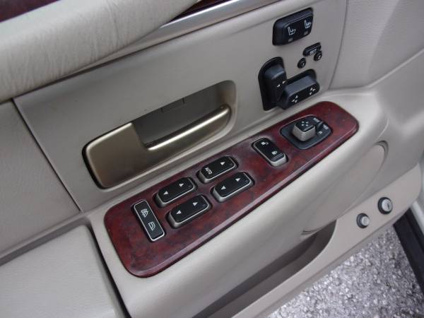 2005 LINCOLN TOWN CAR SIGNATURE LIMITED 100K LOW MILES - cars & for sale in Holiday, FL – photo 11