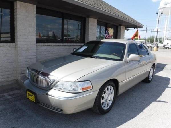 2009 LINCOLN Town Car - - by dealer - vehicle for sale in Grand Prairie, TX – photo 2