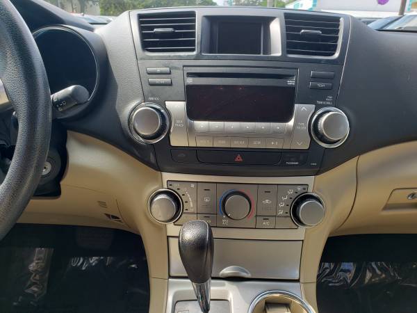 2011 Highlander V6 - Bluetooth, 7-Passenger, LIKE NEW! for sale in Fort Myers, FL – photo 15