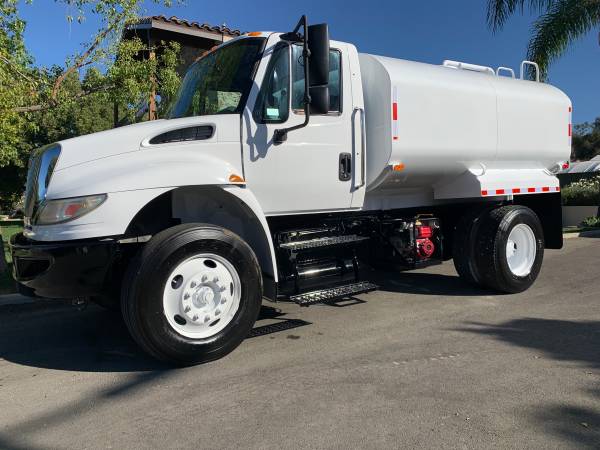 2011 INTERNATIONAL 2500 GALLON WATER TRUCK JUST BUILT $25,500 - cars... for sale in Patton, CA – photo 2