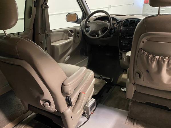 Wheelchair Accessible Dodge Chrysler Town & Country for sale in Palmer, AK – photo 15