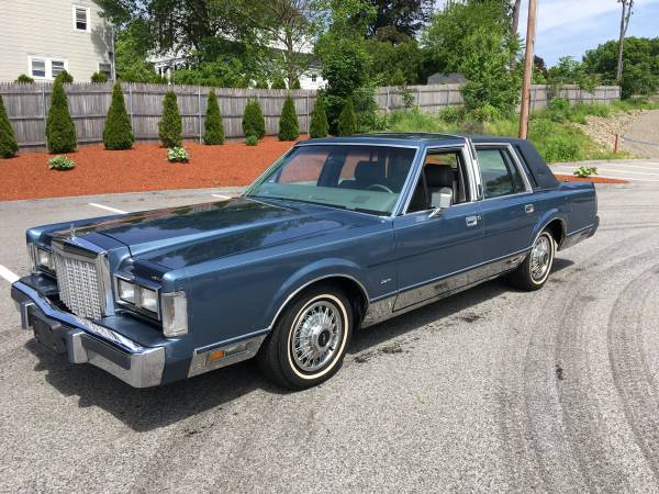 1986 Lincoln Town Car Low Miles for sale in Shrewsbury, MA