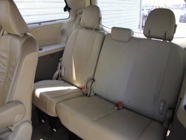 Dvd Sunroof Leather 2011 Toyota Sienna XLE V6 7-Pass Van AWD - cars for sale in Louisville, KY – photo 19