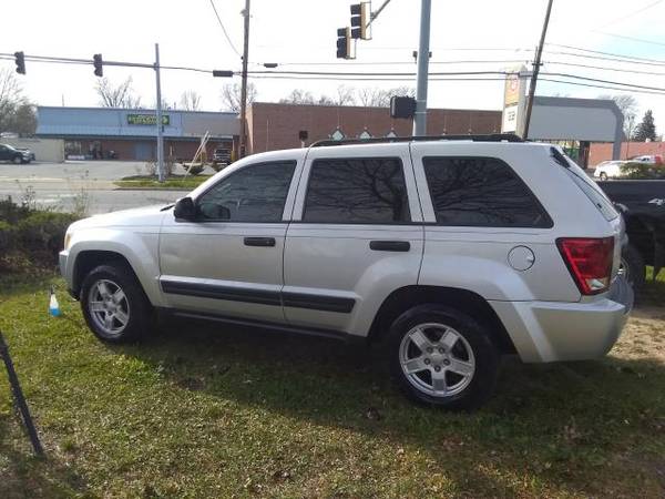 2005 Jeep Grand Cherokee 4dr Laredo 4WD - cars & trucks - by dealer... for sale in Norwalk, OH – photo 2