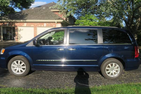 2015 Chrysler Town & Country for sale in Lake Forest, IL – photo 13