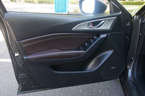 2018 Mazda 3 Mazda3 S Touring Hatchback Auto Sunroof Camera BOSE for sale in Hillsboro, OR – photo 12