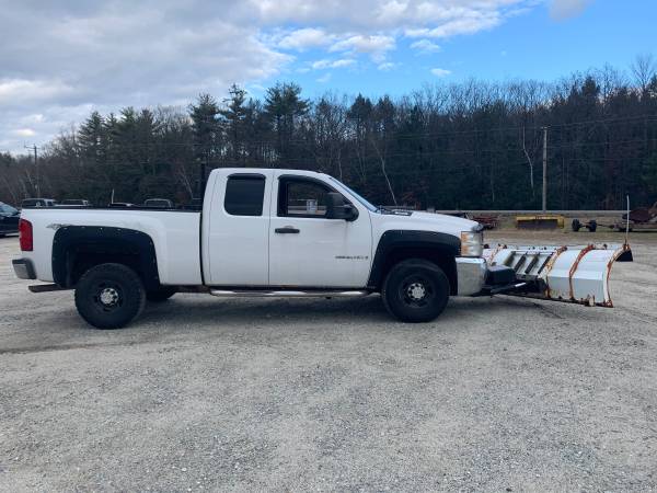 2008 CHEVY 2500HD 4x4 WITH PLOW RUNS GOOD - cars & trucks - by... for sale in White River Junction, VT – photo 3