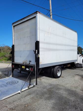 2005 GMC 4500 Box Truck 18 foot with Lift Gate - - by for sale in Medford, OR – photo 6