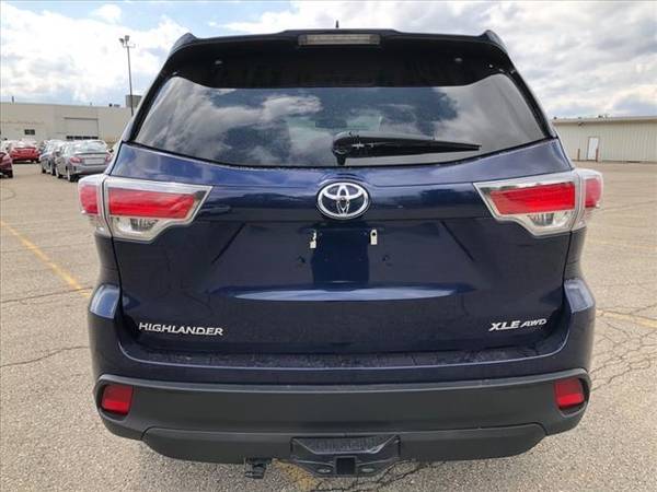 2015 Toyota Highlander XLE - SUV - - by dealer for sale in Waterford, MI – photo 23