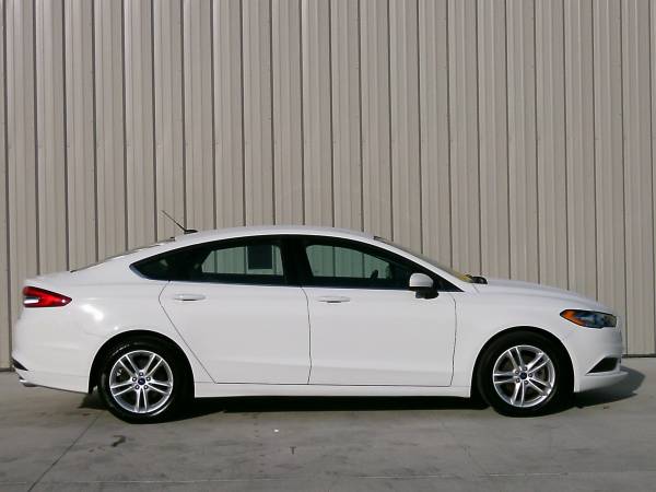 2018 Ford Fusion SE-30k Miles - - by dealer - vehicle for sale in Silvis, IA – photo 2