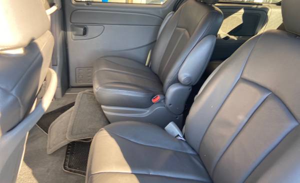 2005 Chrysler town and country - cars & trucks - by dealer - vehicle... for sale in Oak Forest, IL – photo 6