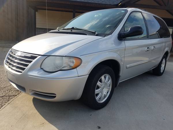 2006 Chrysler Town & Country for sale in Barling, AR – photo 2