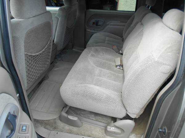 Chevy Suburban 1500 LS 4x4 with 3rd Row Seats and Barn Doors for sale in Havertown, PA – photo 13