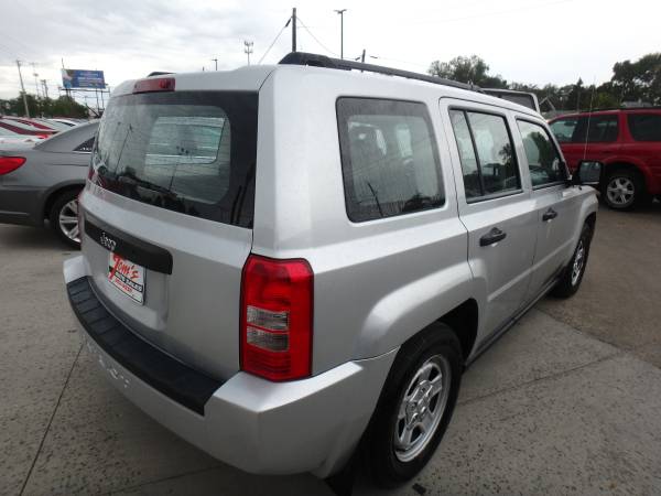 2009 Jeep Patriot Silver 5 Speed for sale in URBANDALE, IA – photo 2