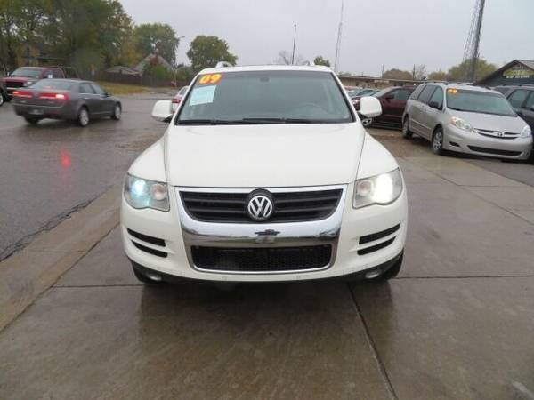 2009 VW Touareg TDI Diesel 4WD... 95,000 Miles... $9,900 New Tires -... for sale in Waterloo, IA – photo 2