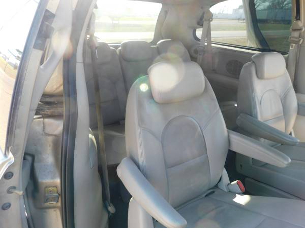 2005 Chrysler Town&Country - cars & trucks - by dealer - vehicle... for sale in Topeka, KS – photo 10