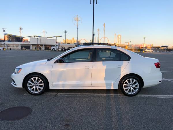 Gas Saver 15 VW Jetta Compact Sedan Excellent condition! White & for sale in Brooklyn, NY – photo 4