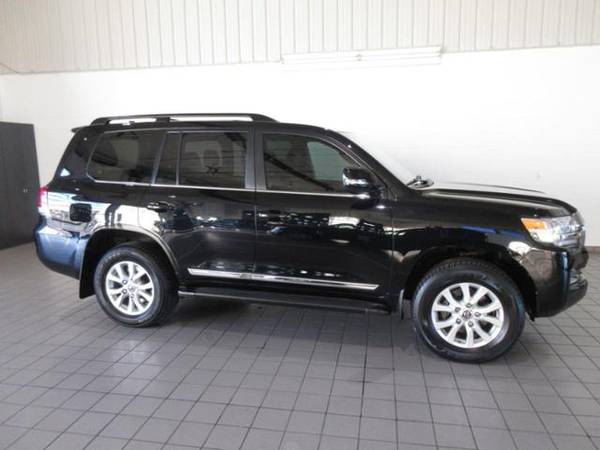 2016 TOYOTA LAND CRUISER - KBB Says $65,972...We Say $60,153 - cars... for sale in Green Bay, WI – photo 2
