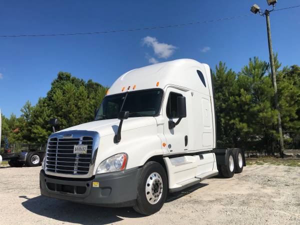 Semi Truck / Tractor for sale in Jonesboro, GA