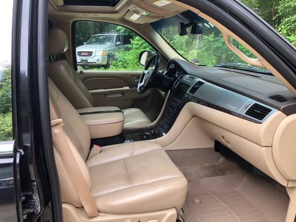 2010 Cadillac Escalade ESV, AWD, Black, Loaded, Seats 7, Dual... for sale in New Gloucester, NH – photo 10