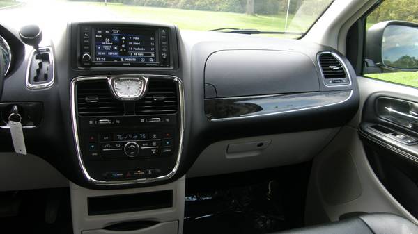 2013 Chrysler Town&Country Touring Leather+Dvd Backup Cam 59000 Miles for sale in West Allis/Milwaukee, WI – photo 16