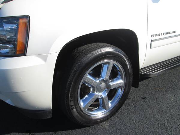2011 CHEVY AVALANCHE LTZ CREW CAB LOW MILES! PEARL WHITE! LIKE NEW!... for sale in Monticello, MN – photo 10