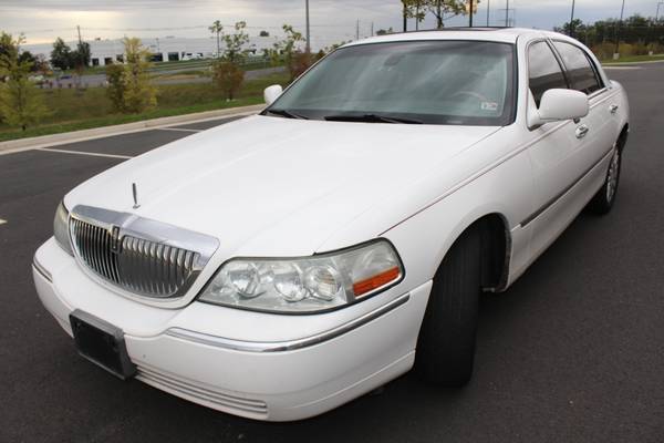 2003 LINCOLN TOWN CAR SIGNATURE WHITE!!! - cars & trucks - by owner... for sale in Sterling, District Of Columbia – photo 7