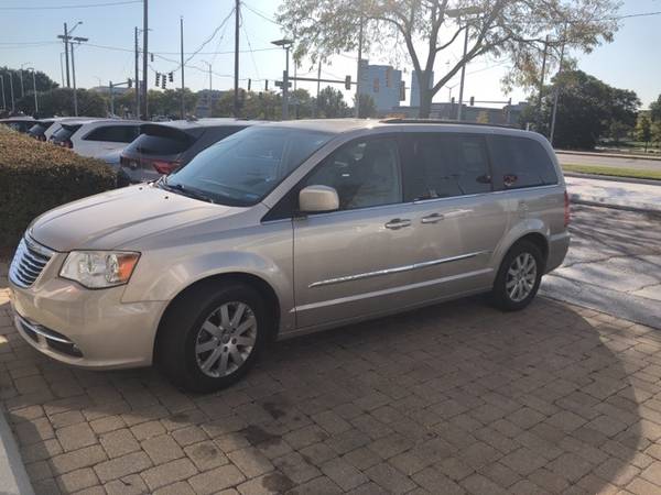 2013 Chrysler Town Country Touring for sale in Schaumburg, IL – photo 2