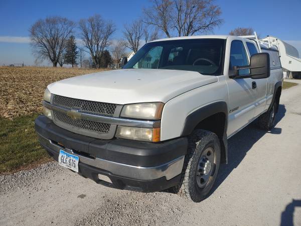 06 Chevy Silverado 2500HD - cars & trucks - by owner - vehicle... for sale in Kalona, IA – photo 3