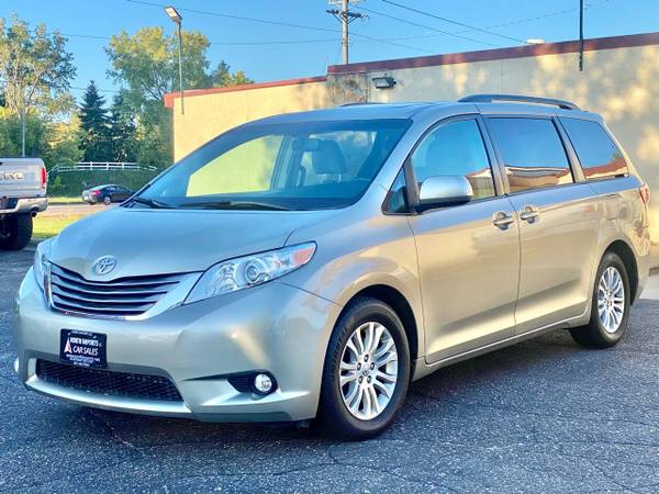 2017 Toyota Sienna XLE 7 Passenger Auto Access Seat 4dr Mini Van for sale in Other, MN