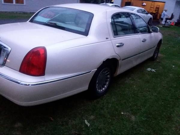Lincoln Town Car for sale in Rochester , NY – photo 2
