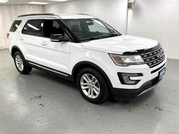 2017 Ford Explorer XLT clean 3rd row - - by for sale in Saint Marys, OH – photo 2