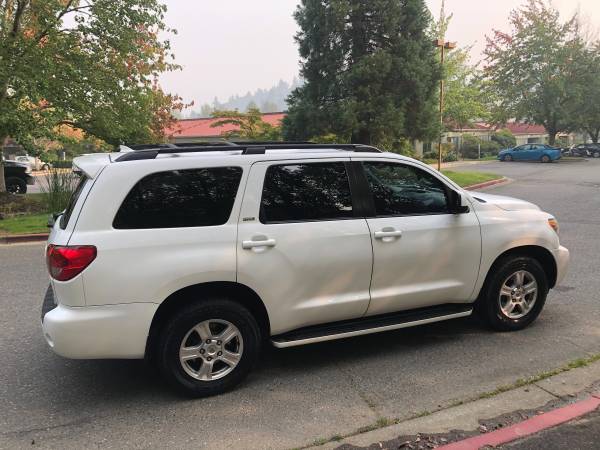 2010 Toyota Sequoia SR5 4WD --Leather, Sunroof, 5.7L V8, Clean... for sale in Kirkland, WA – photo 4
