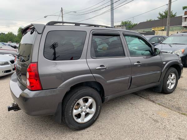 2005 Mazda Tribute S 4WD. WARRANTY!! Leather!! Sunroof!! Power Seats!! for sale in Cleveland, OH – photo 4