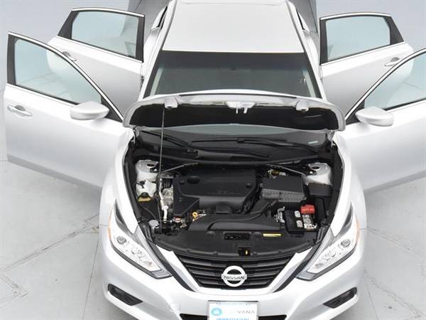 2018 Nissan Altima 2.5 SV Sedan 4D sedan Silver - FINANCE ONLINE for sale in Louisville, KY – photo 4