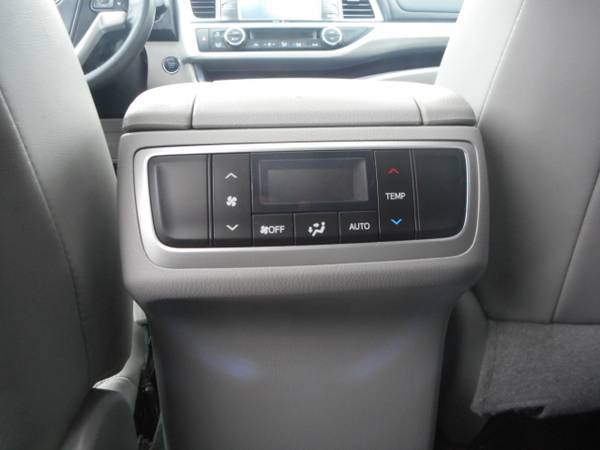 2015 Toyota Highlander XLE AWD V6/THIRD ROW SEATING for sale in Cass Lake, VT – photo 24