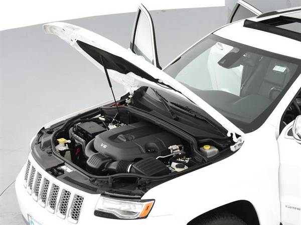 2014 Jeep Grand Cherokee Summit Sport Utility 4D suv White - FINANCE for sale in Detroit, MI – photo 4