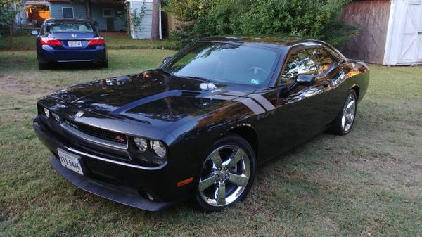 2009 Dodge Challenger R/T - LIKE NEW CONDITION for sale in Portsmouth, VA – photo 3