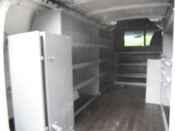 2012 Chevrolet Express 2500 Cargo van 4.8l v8 INTERIOR RACKS!! for sale in Highland Park, TN – photo 19